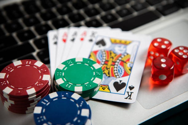 indo168 app showing live blackjack table and payment method selection screen on smartphone